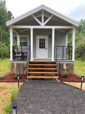 Exterior. Tiny Home close to Ole Miss / Lake
