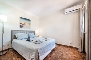 4 bedrooms, WiFi, bed sheets