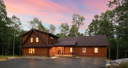 Pool, HotTub, FirePit, EVCharger, & Great Location