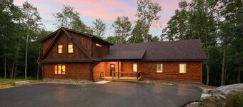 Pool, HotTub, FirePit, EVCharger, & Great Location