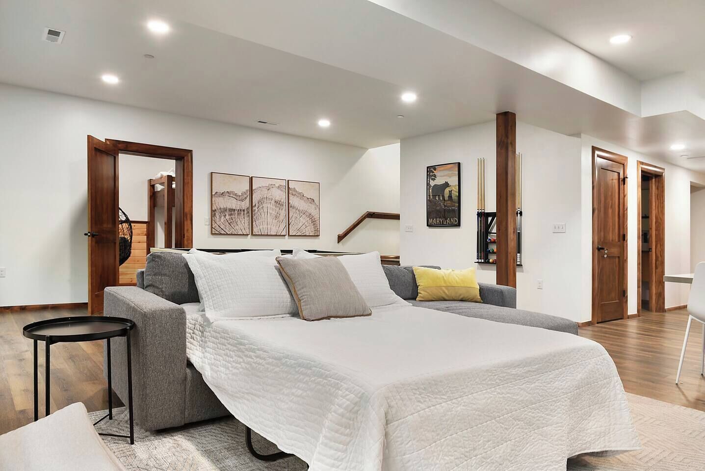 6 Schlafzimmer, Schreibtisch, Bügeleisen/Bügelbrett, WLAN