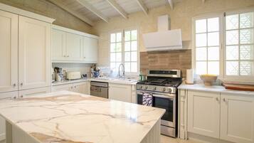 Fridge, oven, coffee/tea maker, toaster