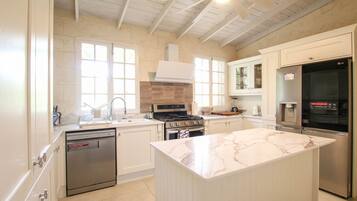 Fridge, oven, coffee/tea maker, toaster