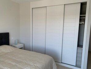 3 quartos, ferros/tábuas de passar roupa, Wi-Fi, roupa de cama