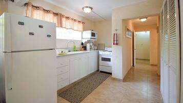 Apartment, 3 Bedrooms | Private kitchen | Fridge, oven