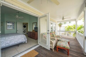 3 عدّة غرف نوم ومكواة/لوح كي وواي فاي وملاءات أسرّة