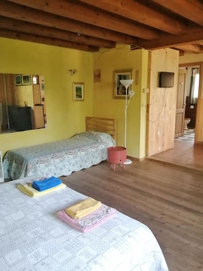 1 bedroom, free WiFi, bed sheets