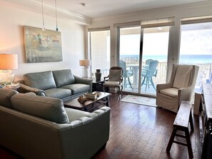 Townhome, 3 Bedrooms | Living area