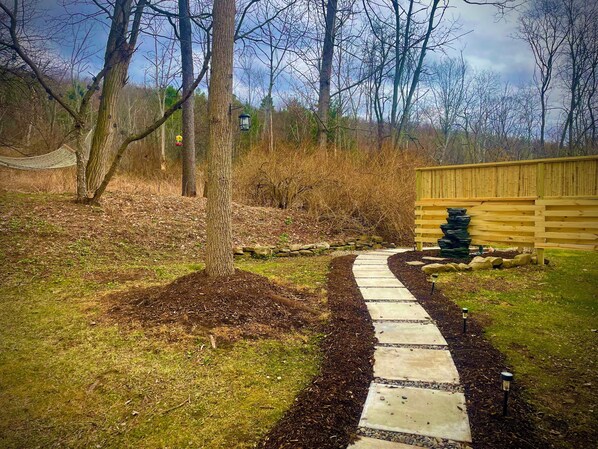Property grounds - The Bungalow. A beautiful spot to unwind, surrounded by nature (Horseheads)