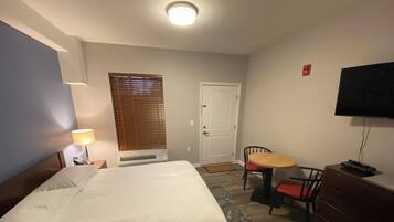 1 bedroom, in-room safe, desk, iron/ironing board
