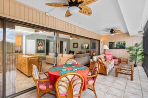 Condo, 2 Bedrooms | Dining