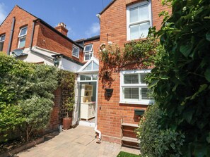 Exterior - Leo's Place (Weymouth)