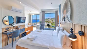 Deluxe Room with Sea View and Jacuzzi | Literie de qualité, lit avec matelas Select Comfort, coffre-fort