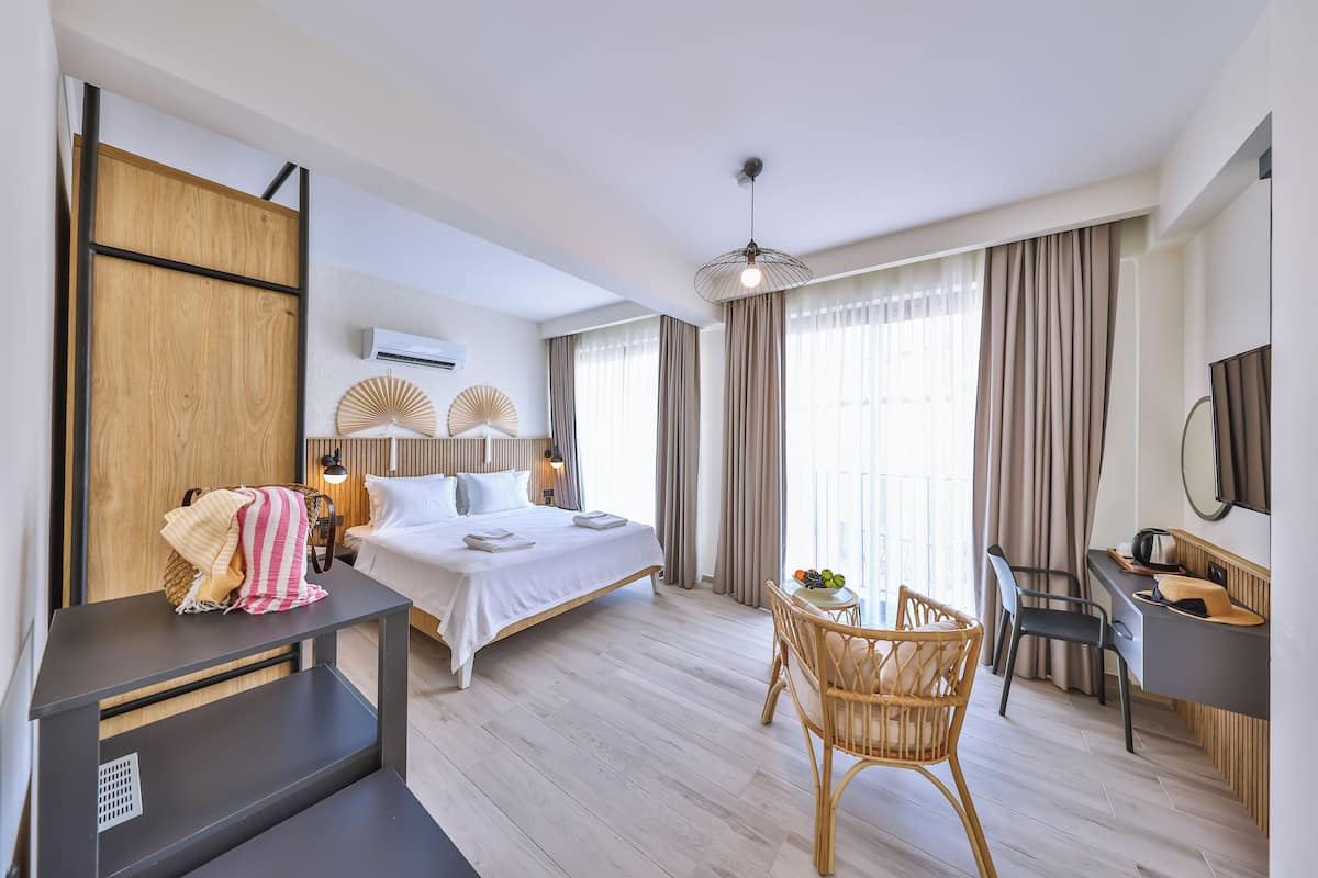 Comfort Room, City View