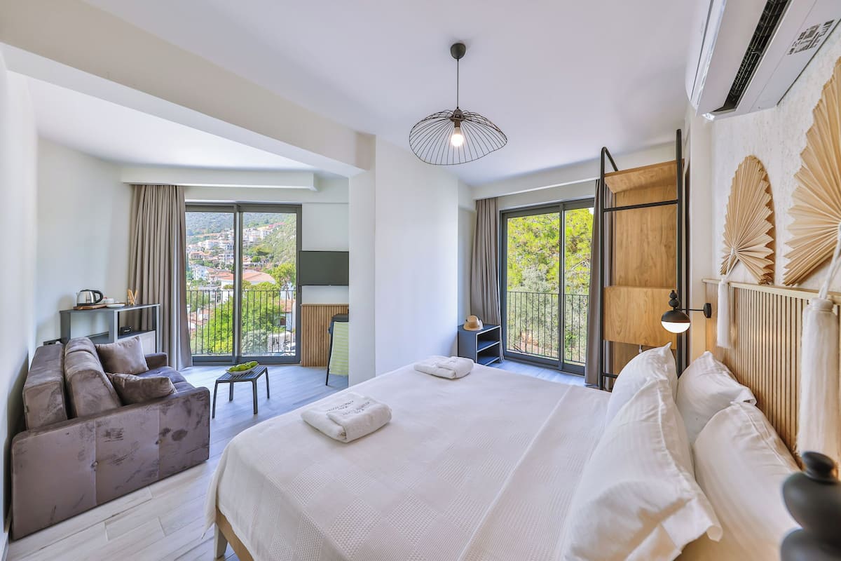 Comfort Oda Fransiz Balkonlu Sehir Manzarali