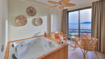 Deluxe Room with Sea View and Jacuzzi | 1 多间卧室、高档床上用品、Select Comfort 床、客房内保险箱