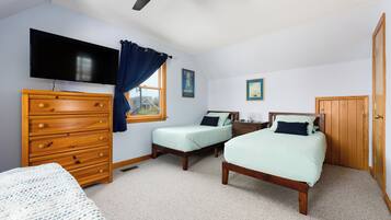 3 bedrooms, desk, iron/ironing board, free WiFi