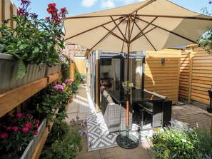 Property grounds - Garden Suite (Dronfield)