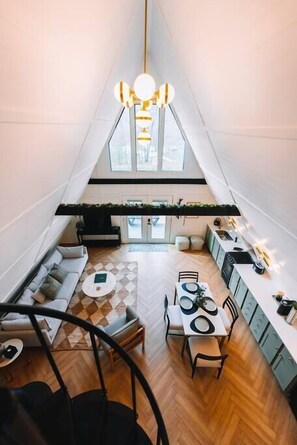 电视、壁炉、DVD 播放器、办公室