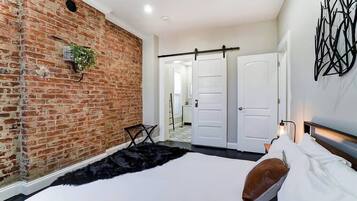 4 bedrooms, desk, iron/ironing board, travel crib