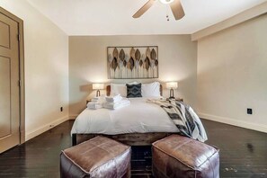 3 bedrooms, desk, iron/ironing board, travel crib