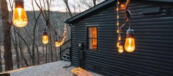 Emerald Edge Hocking Hills Midcentury Cabin W/ Hot Tub