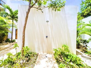 Property grounds - Luxury 1BR penthouse with private rooftop pool & stunning amenities (Tulum)