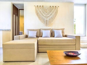 Smart TV, stereo - Luxury 1BR penthouse with private rooftop pool & stunning amenities (Tulum)