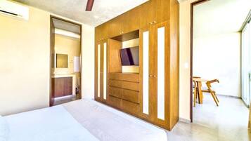 2 bedrooms, desk, iron/ironing board, free WiFi