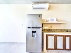 Fridge, microwave, stovetop, coffee/tea maker