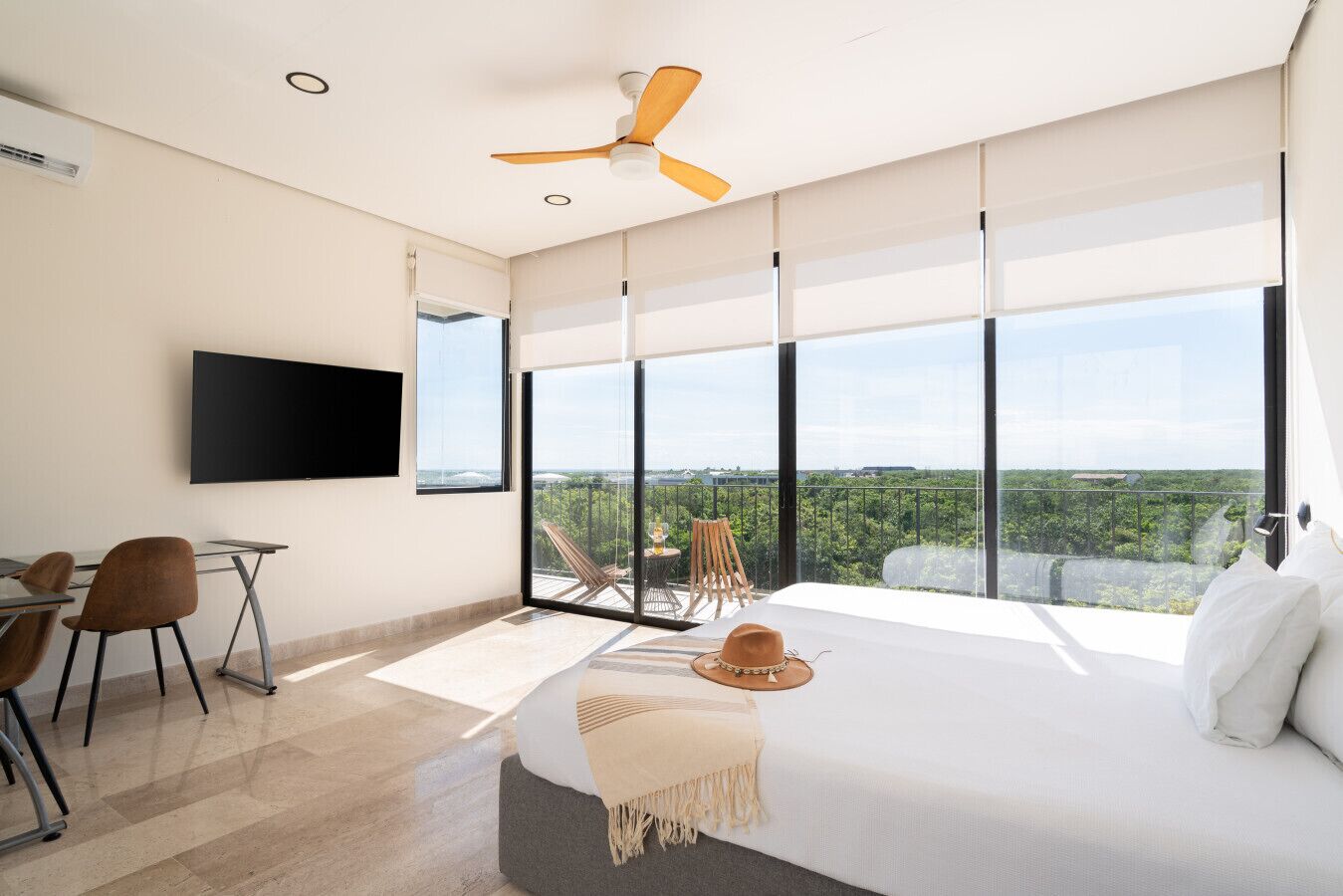 3 camere, una scrivania, ferro/asse da stiro, culla da viaggio