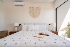3 bedrooms, desk, iron/ironing board, travel crib