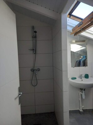 Towels, toilet paper