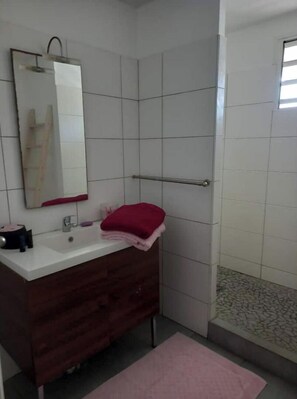 Toallas y papel de baño 