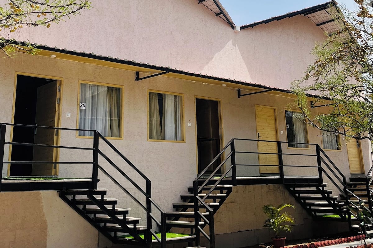1 bedroom, premium bedding, in-room safe, desk