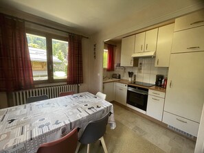 KylskÄp, mikrovÄgsugn, ugn och spishÀll