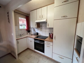 Kühlschrank, Mikrowelle, Ofen, Geschirrspüler