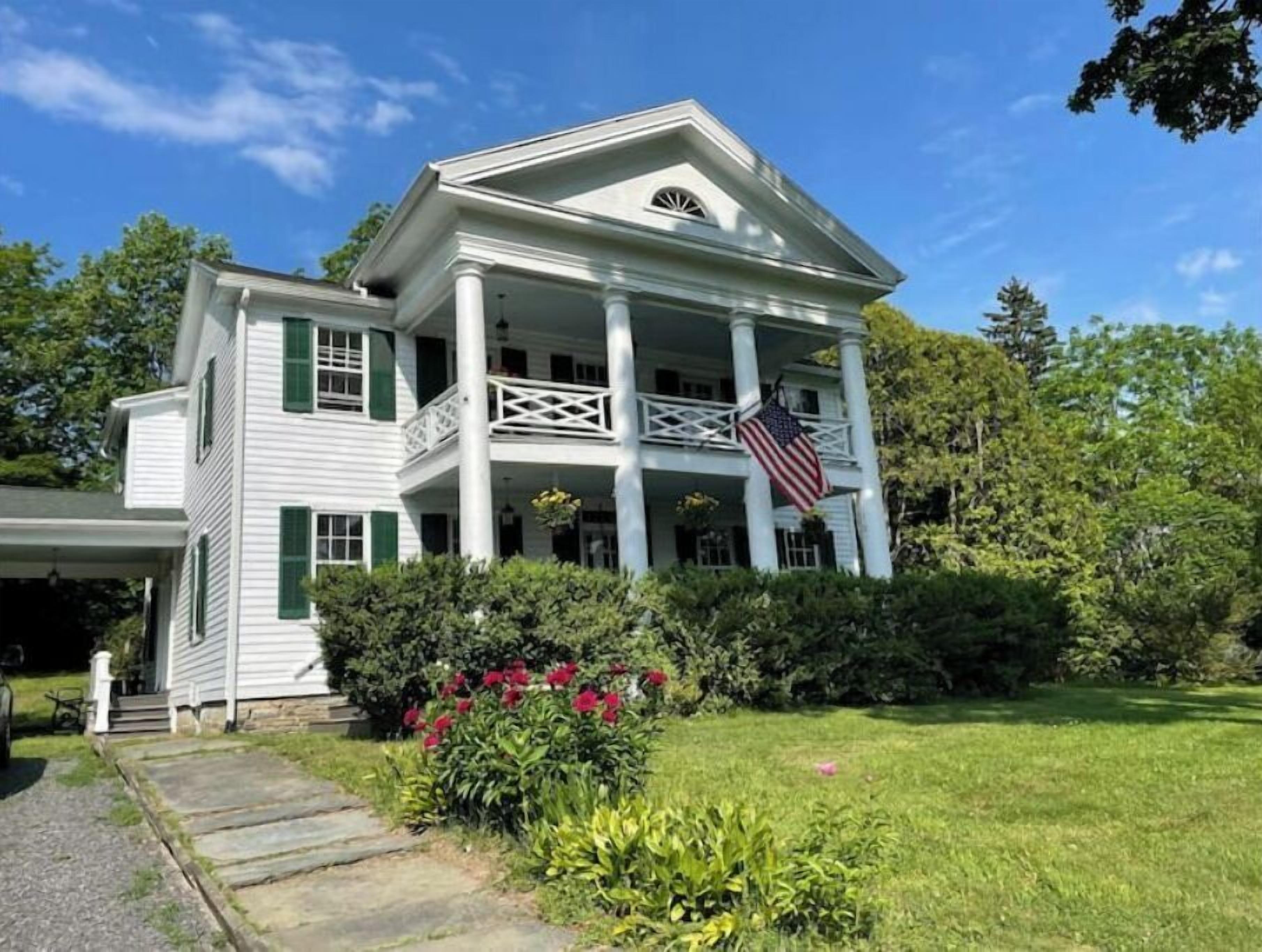 Kingtown Villa on Cayuga Wine Trail in Trumansburg