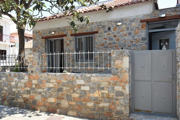 Front of property - Amazing Traditional Stone house Skiathos (Skiathos)