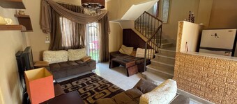 2BR Townhouse with Backyard