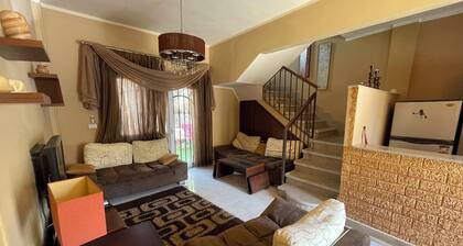 2BR Townhouse with Backyard