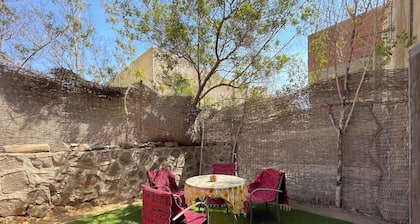 2BR Townhouse with Backyard