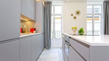 Fridge, microwave, oven, dishwasher