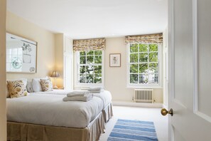 3 habitaciones, escritorio, tabla de planchar con plancha y wifi gratis 