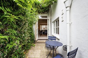 Outdoor dining - Delightful rental house in Kensington (London)