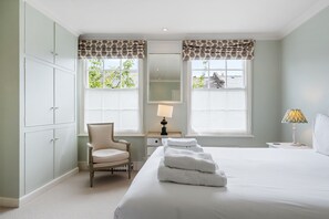 3 bedrooms, desk, iron/ironing board, free WiFi - Delightful rental house in Kensington (London)