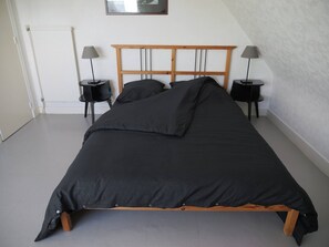 1 bedroom, iron/ironing board, free WiFi