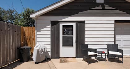 Jackson St Duo. Near I-40, DT, & Rt 66 Historic Dist. Perfect for larger groups
