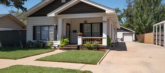 Jackson St Duo. Near I-40, DT, & Rt 66 Historic Dist. Perfect for larger groups 