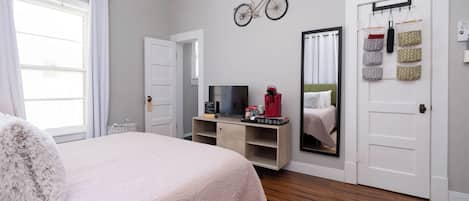 1 bedroom, iron/ironing board, travel cot, free WiFi